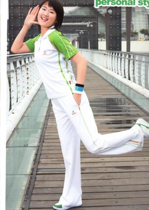 32款運(yùn)動(dòng)T恤衫女裝款式，免費(fèi)設(shè)計(jì)寄樣，工廠定制